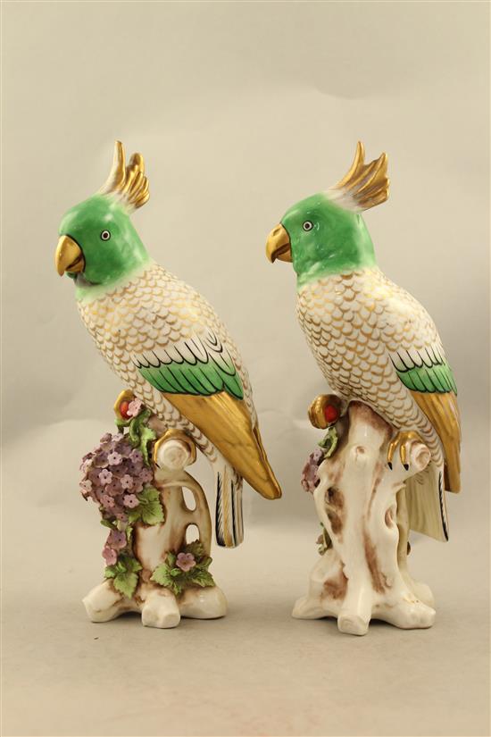 A pair of Samson porcelain figures of cockatoos, early 20th century, 26cm and 26.5cm.